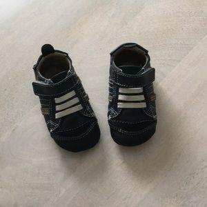 Baby boy shoes size 4